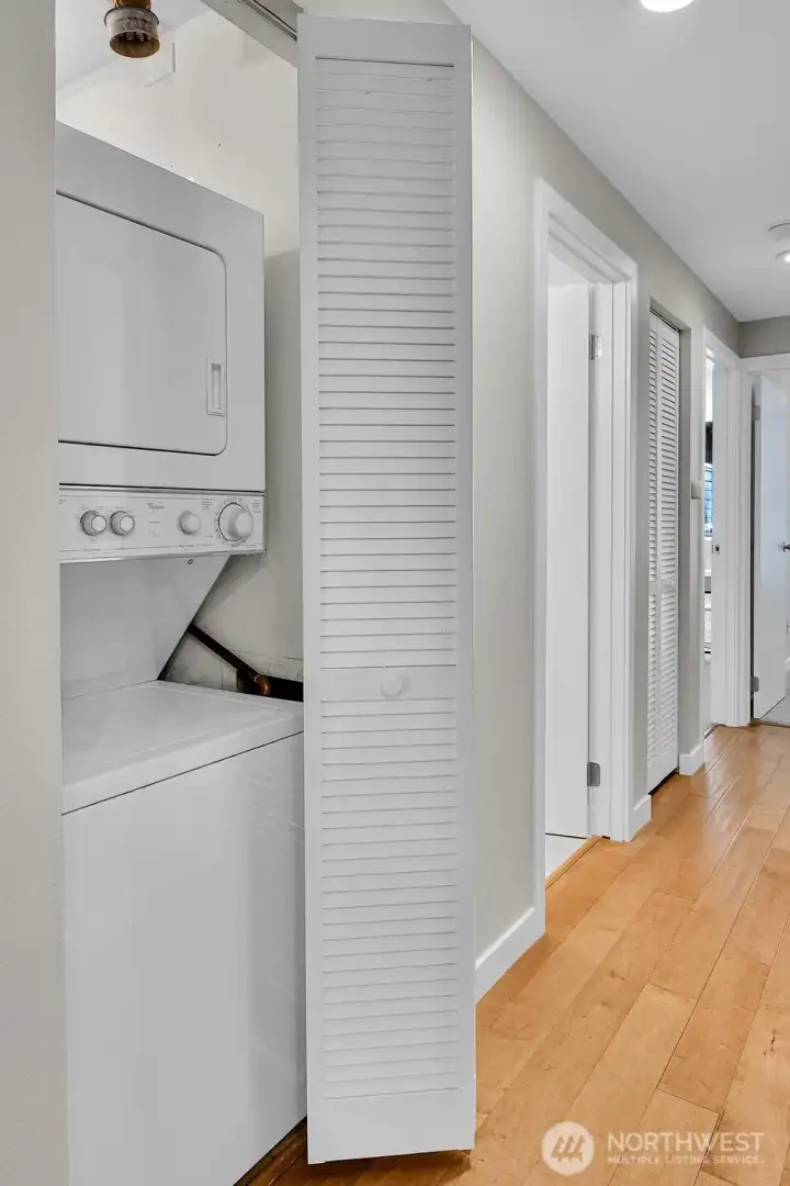 Life is easy with in-unit laundry.