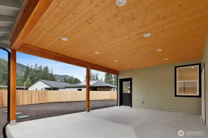 Imagine drinking  morning coffee in this space and listing the the birds!