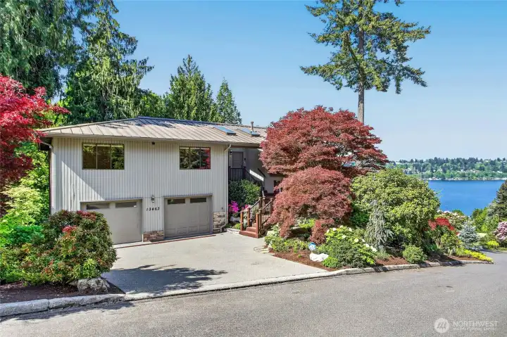 Gorgeous home meticulously maintained.
