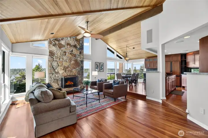 Mid Century Modern vibes meet breath-taking views.