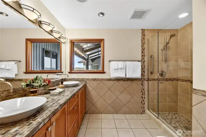 Primary en Suite Bath.