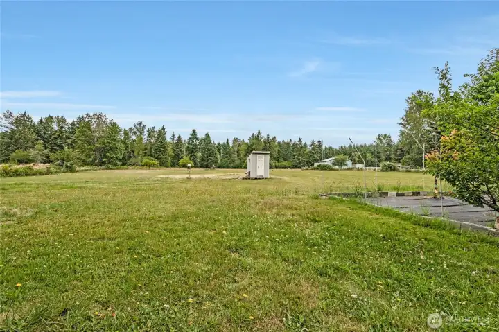 Well house and 2.5 flat acres