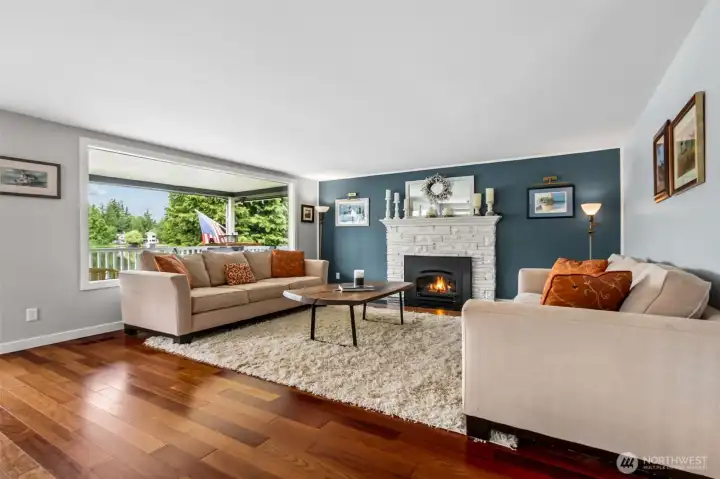 Large windows bring the lake right into the living and dining rooms, offering year-round views and incredible natural light. The Brazilian cherry hardwoods and soft, beachy designer tones create a polished yet relaxed aesthetic that feels perfectly suited to waterfront living.
