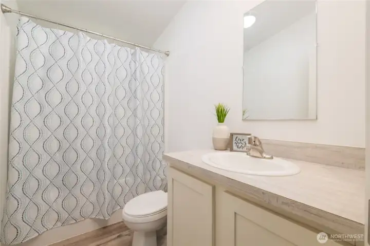 Main Bathroom Main Bathroom