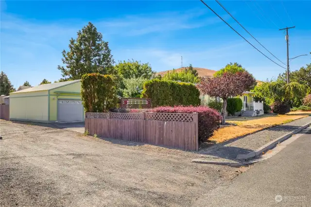 Turn into the gravel alley to pull into the black top driveway in front of the garage.