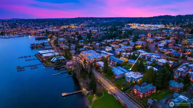Directly across from Marsh Park, the location is 10/10. Less than a 1/2 mile to DT, easy parking with guest parking, and unobstructed water views from this TOP FLOOR unit.