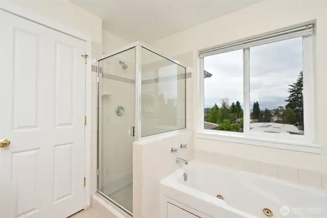 Full primary bath.