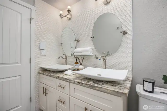 Upstairs Full Bathroom - View 2