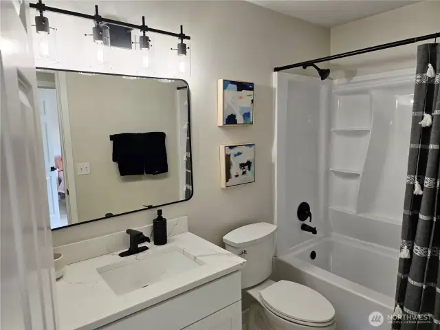 Full upstairs bathroom