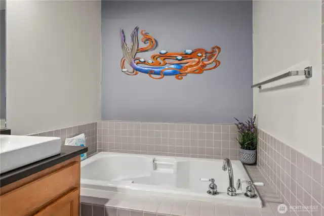 Primary Bath Great soaking tub
