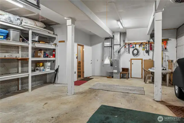 Huge Garage 700 sq ft
