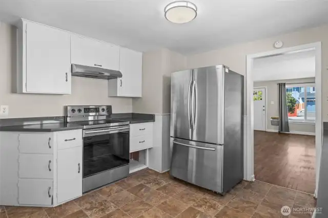 Custom built-in cabinetry provides ample storage, while maintaining the kitchen’s clean, mid-century aesthetic.