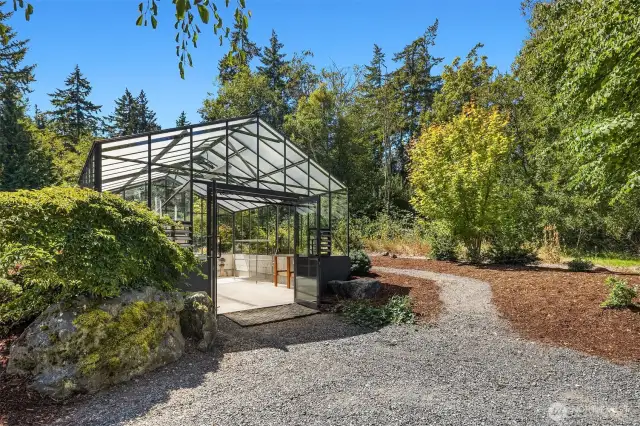 Heated floors in the greenhouse