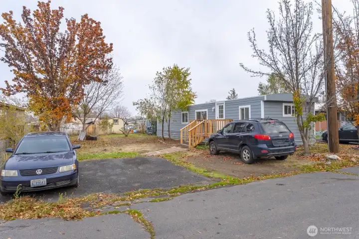 Large lot, extra parking room