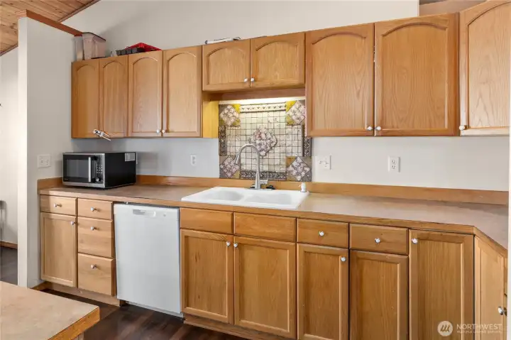 Ample storage in kitchen