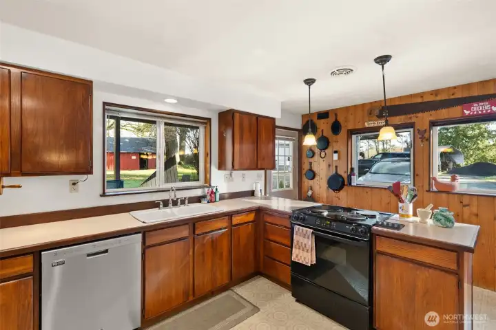 Ample prep space and thoughtful layout make cooking and entertaining easy.