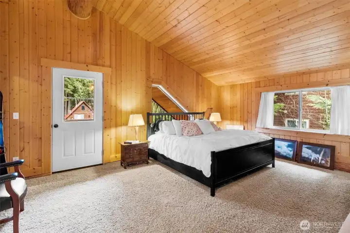 2nd floor Primary bedroom w/ En-Suite.