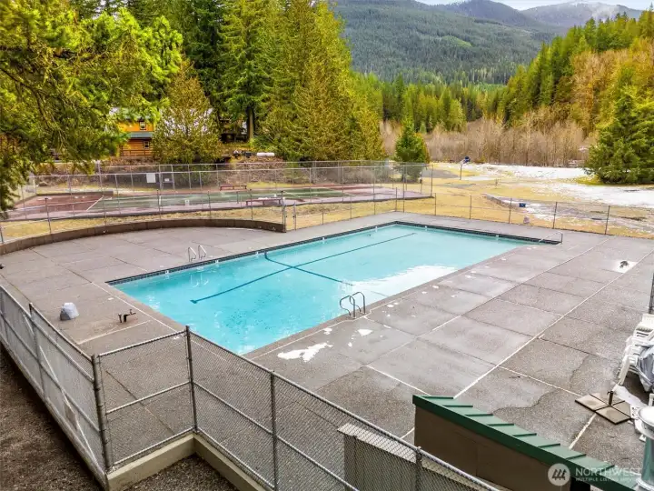 Mount Baker Rim-Community pool access.