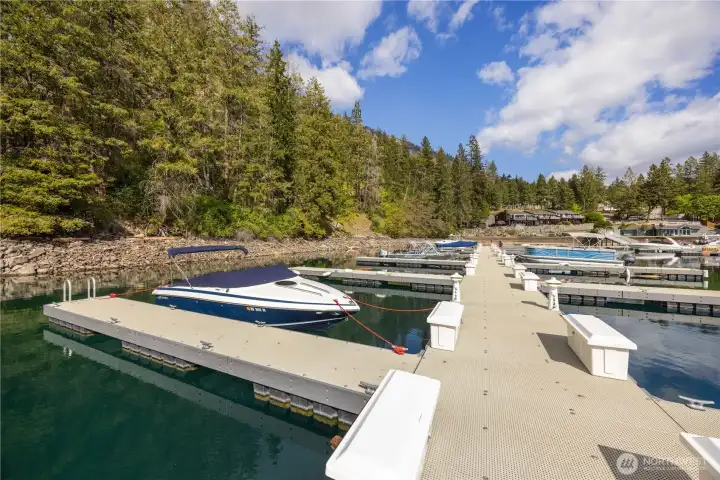 Private 30' deep water boat slip