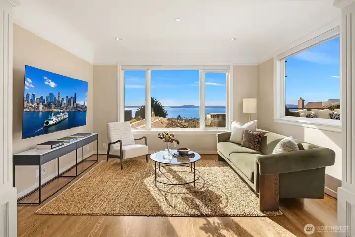 Separate sitting area perfect for watching cruise ships, ferry boats and glorious sunsets.