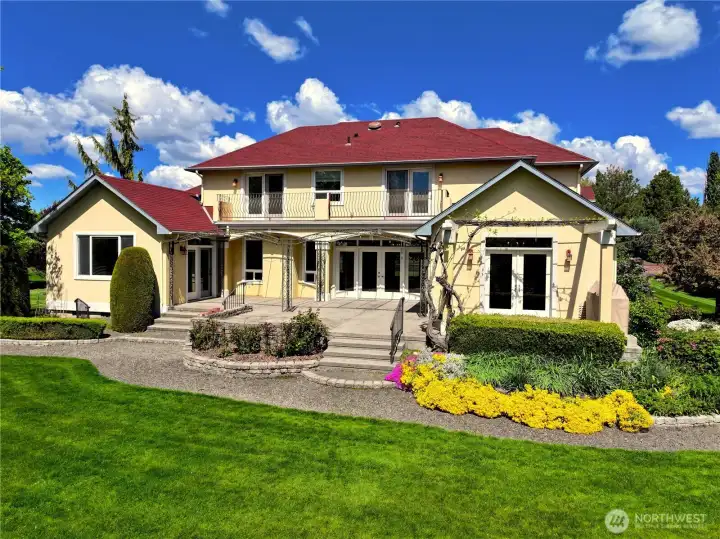 Beautifully Landscaped Back Yard