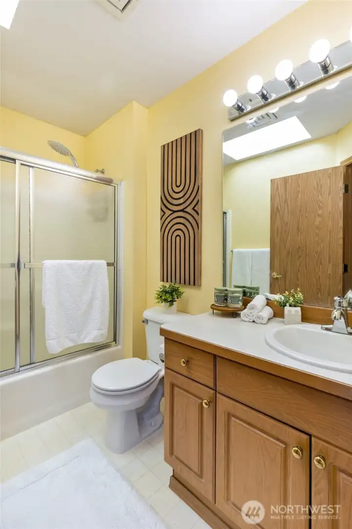 Main Bath Upstairs