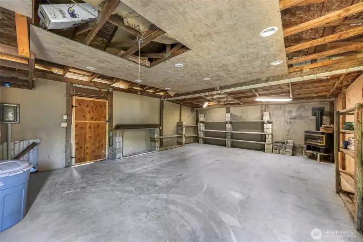 Large Garage/Shop