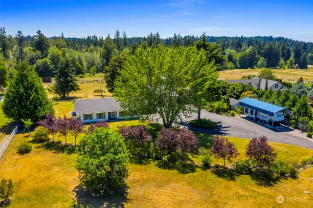 View of the front of the property, house and carport with the 2000 5th wheel.