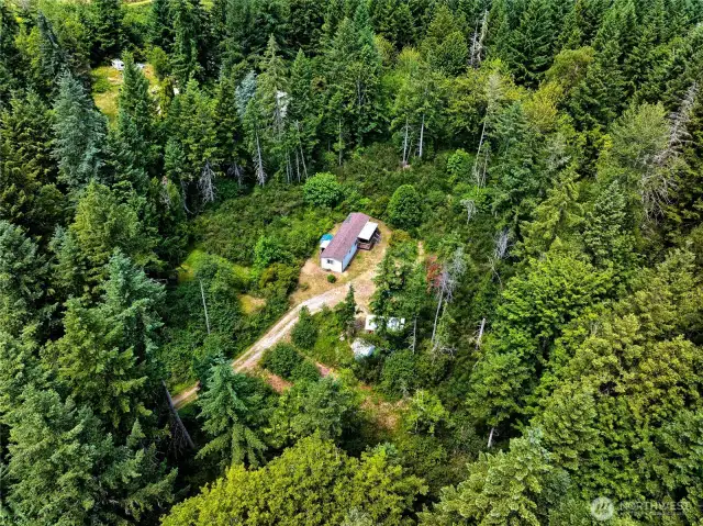 Well maintained, single-wide on one of the buildable areas