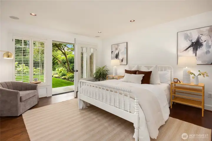 Main floor guest suite.