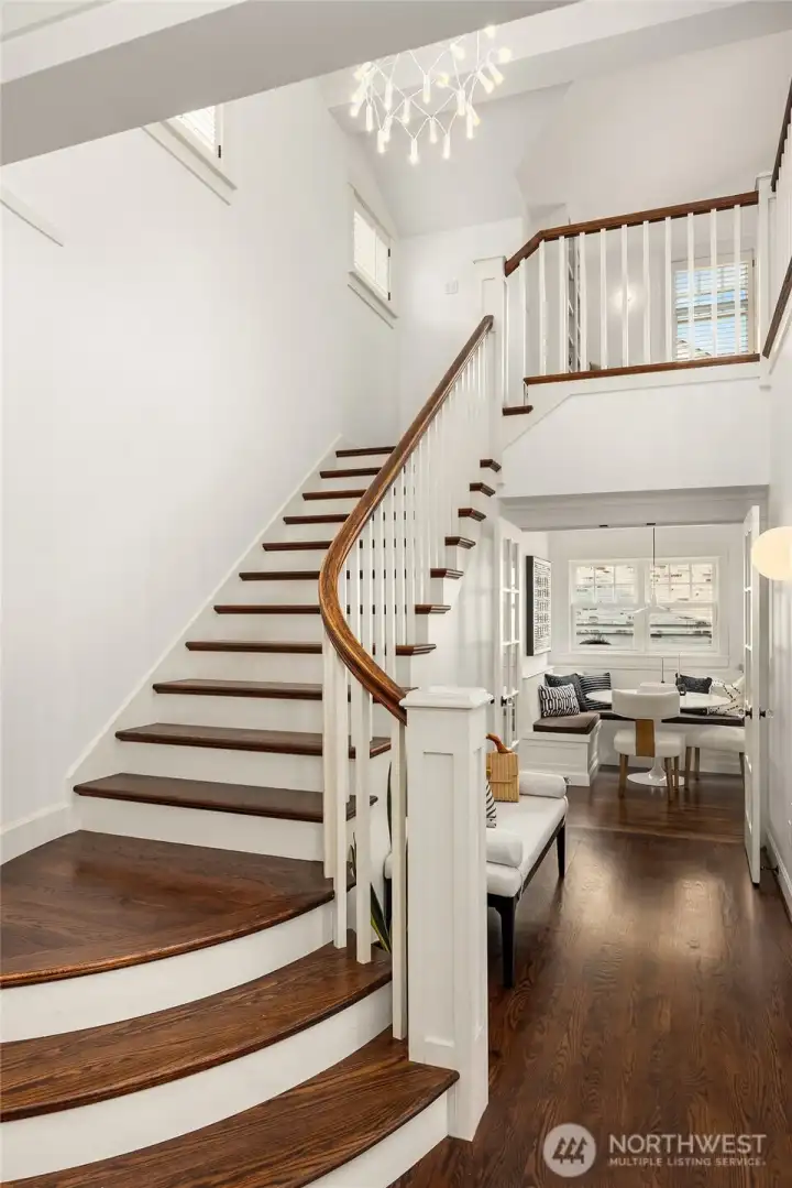 This is the staircase, let's go to the second floor!