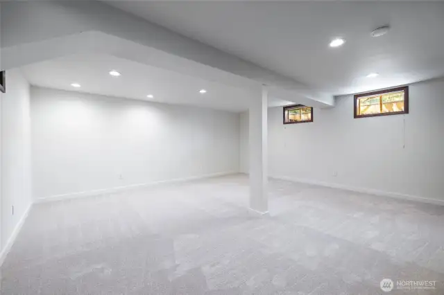 Huge bonus room has large closet space as well.