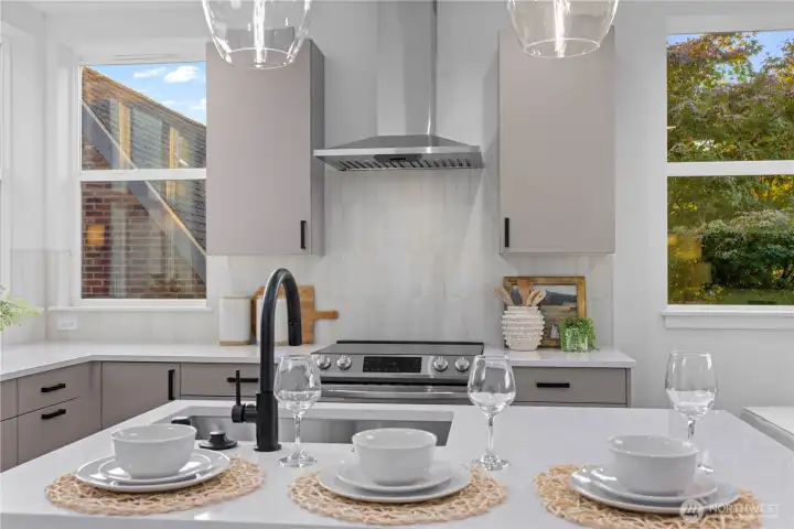 PHOTOS ARE OF MODEL HOME 1704B - SIMILAR LAYOUT W/DIFFERENT COLOR SCHEME.