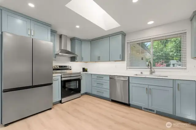 Samsung Appliance Package, Tiled Backsplash, Under Cabnet Lighting
