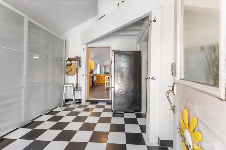 Keep your coats and shoes neatly stored in the entry