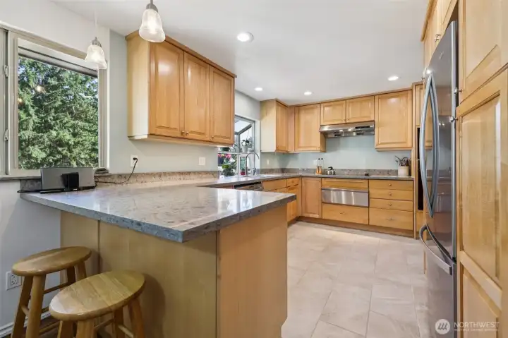 Kitchen with a breakfast bar.