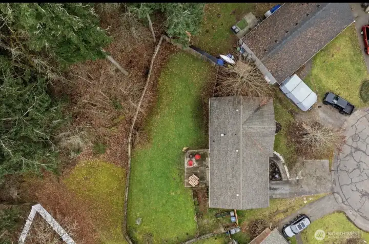 Huge backyard backs u to a greenbelt for total privacy