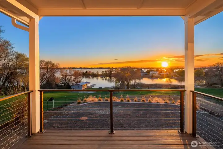 Gorgeous sunsets and golden light Gorgeous sunsets and golden light