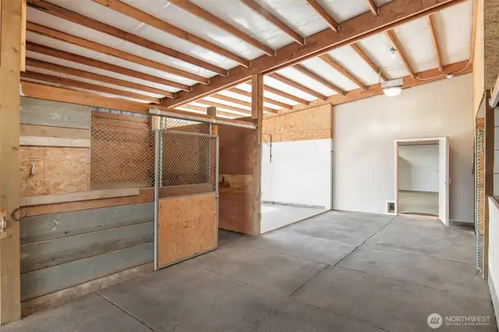 Living quarters connected to barn and arena Living quarters connected to barn and arena