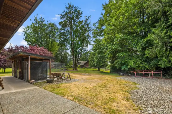 Dog kennel behind garage. River access is located at the back of this photo