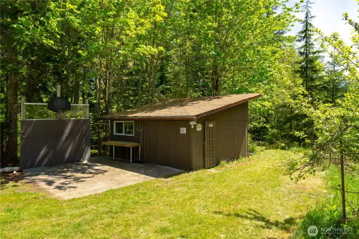 Detached Garage