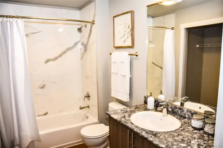 Full tub/shower