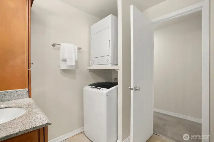 In unit washer/dryer!