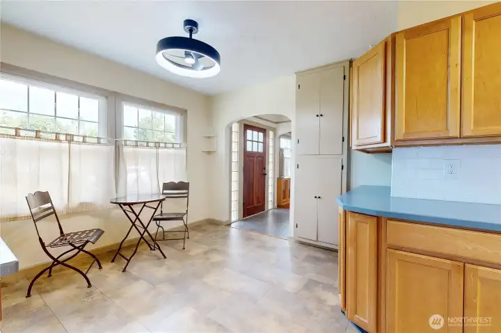 kitchen eating nook