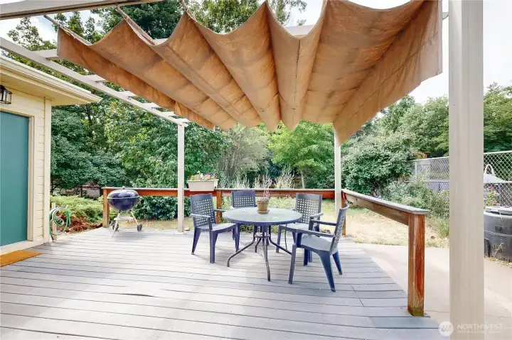 deck off back with pergola