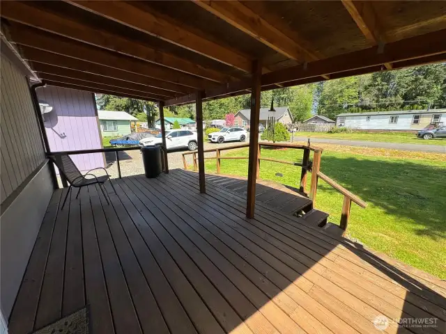 Spacious covered deck in front