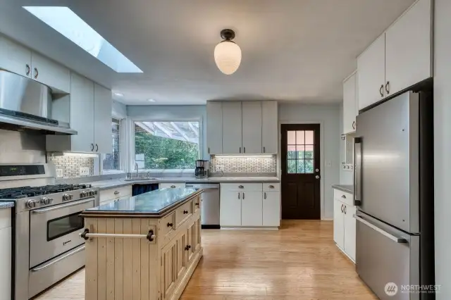 Plenty of counter and cabinet space here.