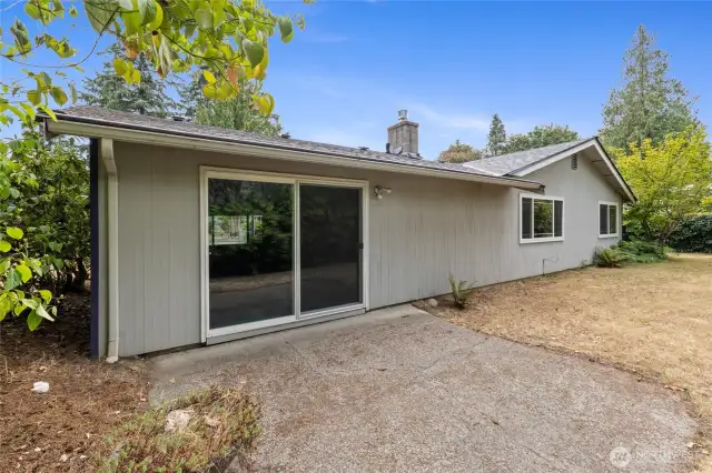 BACK YARD AND SLIDING DOOR OFF ENTERTAINING ROOM