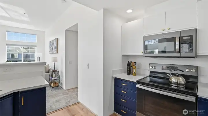 A functional and stylish kitchen that keeps you connected to the conversation.