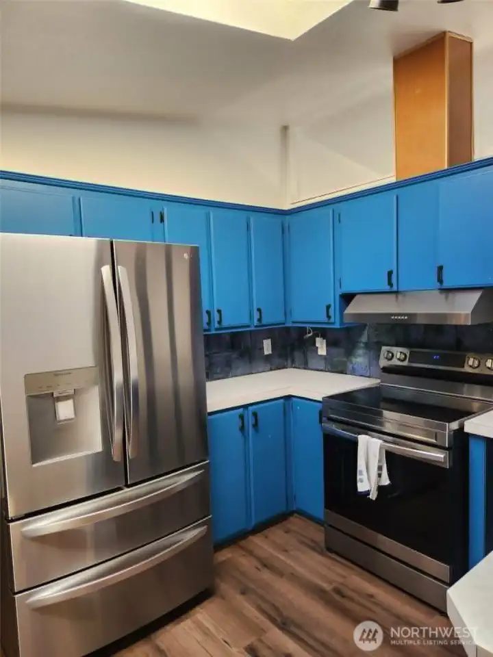 Stainless steel appliances stay.